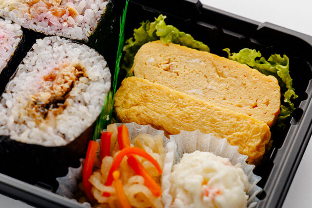 堀堀キッチン-手軽に満足！おにぎらず弁当（だし巻き玉子）