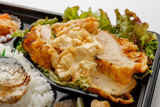 堀堀キッチン-ボリューム弁当（タルタルチキン＆サバの塩焼き）