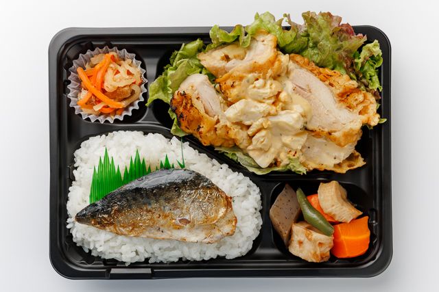 堀堀キッチン-ボリューム弁当（タルタルチキン＆サバの塩焼き）
