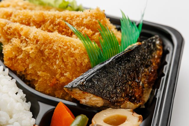 堀堀キッチン-ロースかつ＆サバの塩焼き弁当