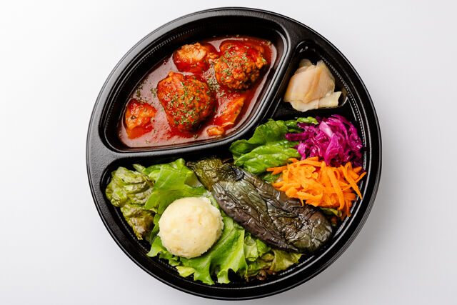 市場デリ いちばさら-国産鶏もも＆自家製ミートボールのトマト煮と5種副菜弁当