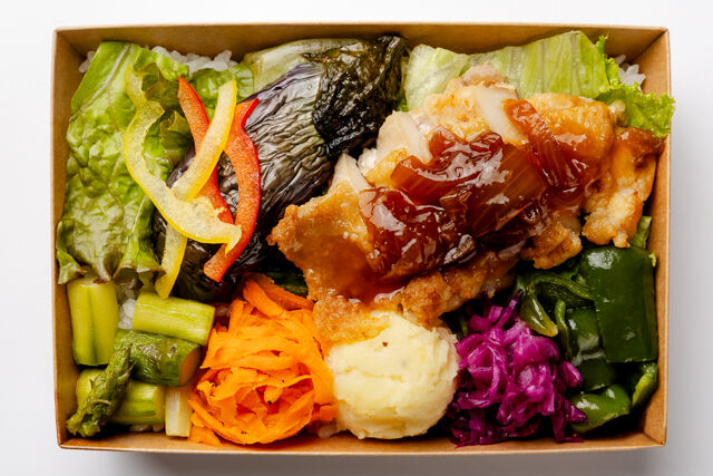 市場デリ いちばさら-国産鶏ももグリル和風玉ねぎソースと7種の彩り副菜弁当