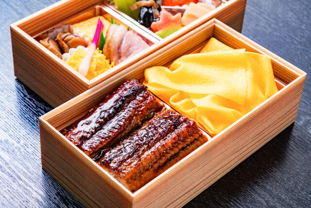 神宮前通り 一条亭-うなぎとフクサ重ね弁当