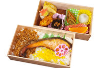 魚に串に炭炙りいものこ-銀鮭西京焼きと鶏しぐれ弁当