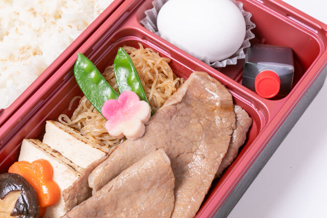 伊勢重-2段重ねのすき焼き重