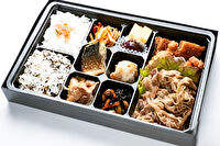 頂-牛すき焼き煮込み～卵黄ソース～と6マスDELI弁当