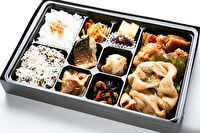 頂-豚の生姜焼きと6マスDELI弁当