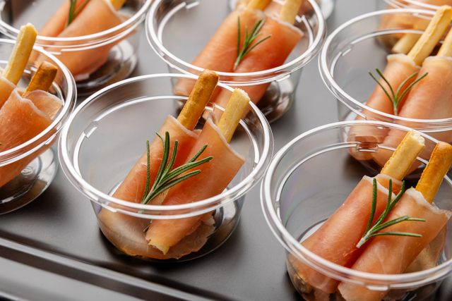 グリッシーニの生ハムロール