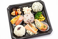 女子に造ったお弁当-色々入ったお弁当（1）チーズささみ紫蘇カツ／シャケの塩焼き
