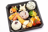 女子に造ったお弁当-色々入ったお弁当（6）エビフライ／チキンカツ