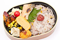 女子に造ったお弁当-わっぱシリーズ（8）シャケの塩焼き／豚串カツ