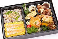 女子に造ったお弁当-彩りおもてなし弁当（2）サイコロステーキ／カニ爪フライ