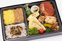 女子に造ったお弁当-彩りおもてなし弁当（5）チーズハンバーグ／シャケのピカタ
