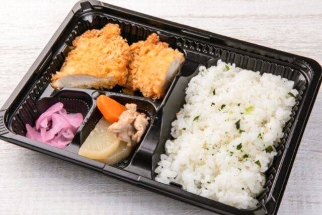ヒレカツと鶏大根弁当