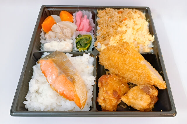 ボリューム弁当【ヒレカツと鶏大根】