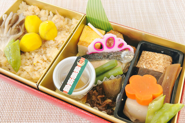 歌舞伎座-＜9月10月限定＞ 観劇弁当～栗と舞茸の五目御飯～