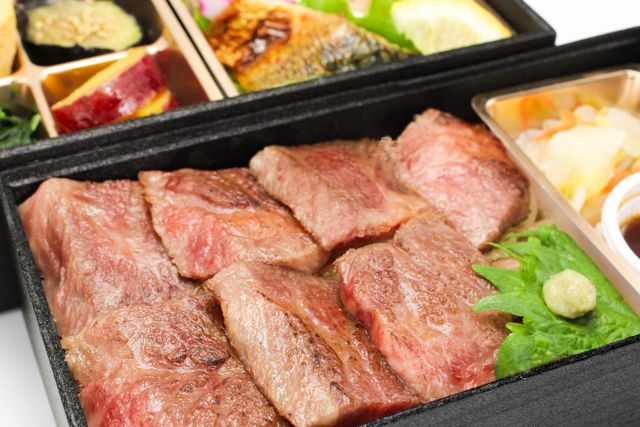 かぐや亭-熊本産ブランド牛「和王」の熟成サーロインステーキ重（No.170）