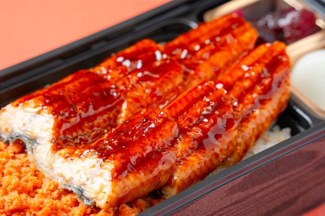 竈炊き 鰻治郎-うなぎと鮭のほぐし重【匠】