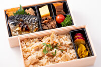釜ど屋 おくどはん-鶏五目ご飯～焼き鯖と3種の肉お菜の2段重～