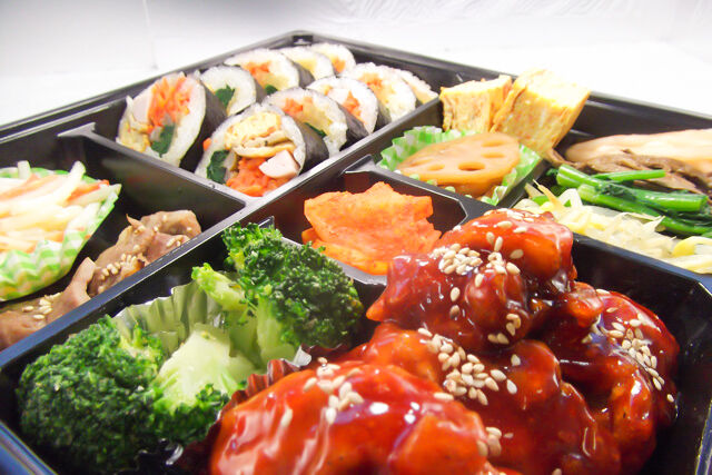 韓味-韓国のり巻き（キンパ）とヤンニョムチキンセット弁当