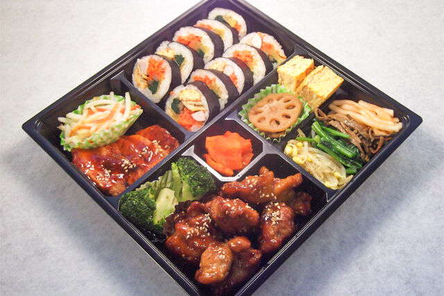 韓国のり巻き（キンパ）と醤油チキンセット弁当