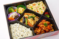 香菜屋～かなや～-【特製 幕の内弁当】きくらげと豚肉の玉子炒めと白身魚の甘酢炒め弁当