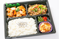 香菜屋～かなや～-【厳選】Wメイン中華弁当（白身魚の甘酢炒め＆チンジャオロース）