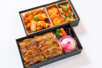 香菜屋～かなや～-【熨斗対応可】【贅沢二段弁当】三元豚焼肉＆人気中華御膳（白）