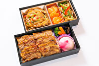 香菜屋～かなや～-【熨斗対応可】【贅沢二段弁当】三元豚焼肉＆人気中華御膳（油）