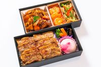 香菜屋～かなや～-【熨斗対応可】【贅沢二段弁当】豚カルビ焼肉＆人気中華御膳（黒）