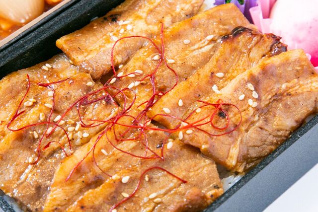 香菜屋～かなや～-【熨斗対応可】【贅沢二段弁当】豚カルビ焼肉＆人気中華御膳（黒）