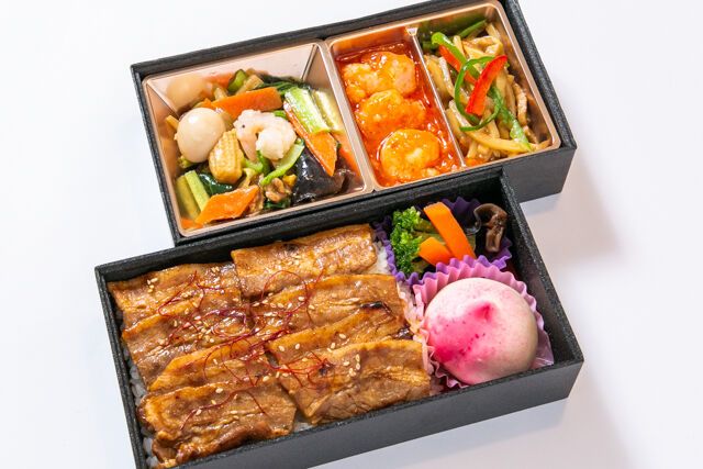 【熨斗対応可】【贅沢二段弁当】豚カルビ焼肉＆人気中華御膳（八）