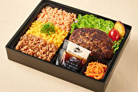 神田 福よし-福よしの三色そぼろちーずはんばーぐ弁当