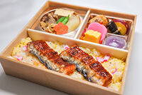 割烹出水-牛すき焼きのうな重弁当