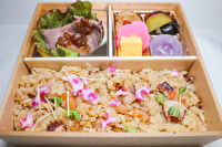 割烹出水-ローストビーフの海鮮炊き込みご飯弁当