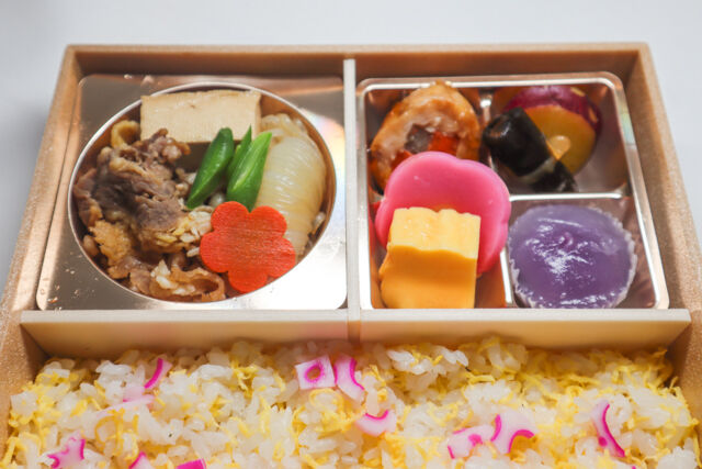 割烹出水-牛すき焼きの錦糸ご飯弁当