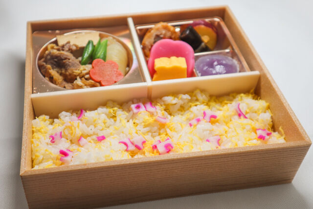 割烹出水-牛すき焼きの錦糸ご飯弁当
