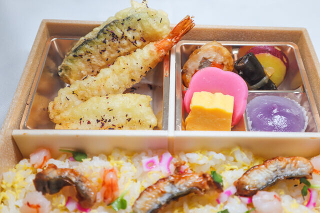 割烹出水-3種天ぷらの鰻と海老のチラシ寿司弁当