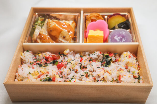 割烹出水-チキンソテーの梅ちりめんご飯弁当