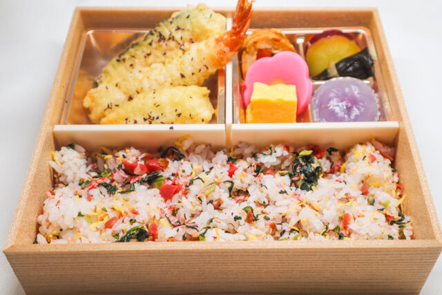 割烹出水-3種てんぷらの梅ちりめんご飯弁当
