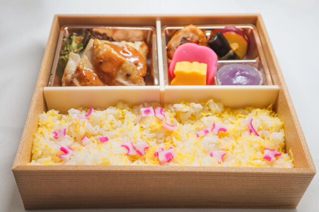 割烹出水-チキンソテーの錦糸ご飯弁当