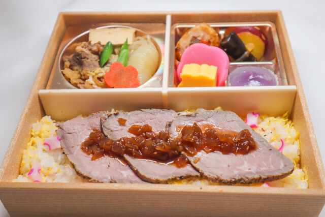 割烹出水-牛すき焼きのローストビーフ弁当