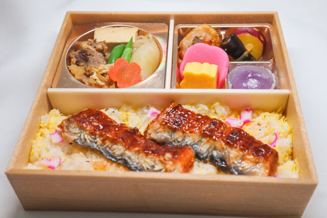 割烹出水-牛すき焼きのうな重弁当