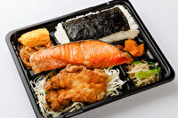 から揚げ弁当タオ-のり鮭弁当