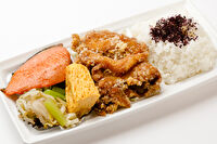 から揚げ弁当タオ-待ってました！鮭弁当ハーフ