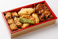 かやば町鳥徳-「鳥徳」鳥モダン弁当（焼き鳥2種と唐揚げ）