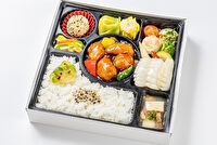 中華ダイニング 家座冨-【熨斗対応可】黒酢スブタ＆花咲イカの海老みそ炒め弁当