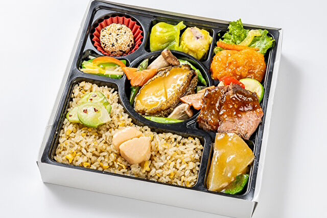 【熨斗対応可】アワビ・牛ヒレ・フカヒレ付ホタテ入りチャーハン弁当