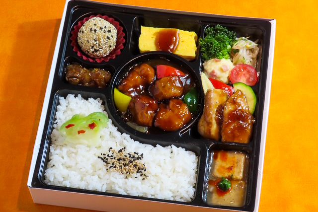 中華ダイニング 家座冨-【熨斗対応可】【海鮮なし】黒酢スブタ＆若鳥の甘酢あんかけ弁当