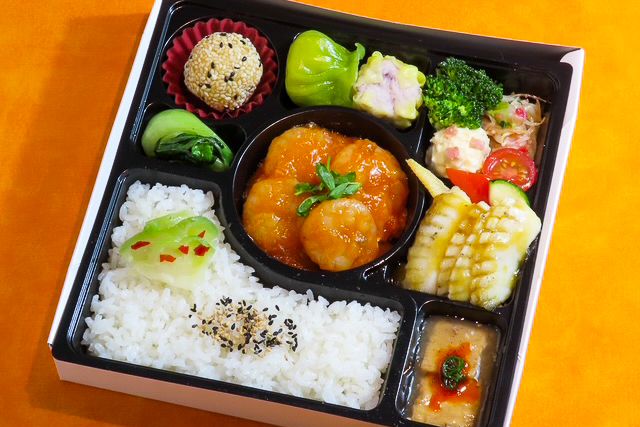 【熨斗対応可】【肉なし】エビチリ＆花咲イカの海老みそ炒め弁当